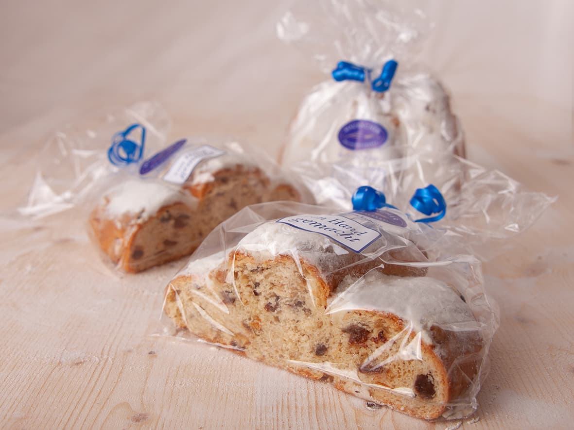 Butter Christstollen mit Marzipan halbiert